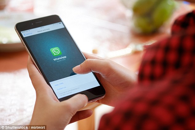 Now iPhone users can send WhatsApp messages without an internet connection